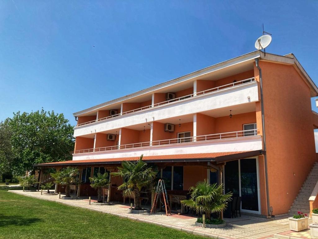 Delfini Holiday Homes Ulcinj Exterior foto